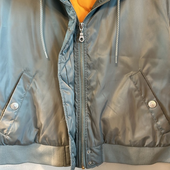 We The Free Vest 💛🥶💛 - Picture 3 of 12